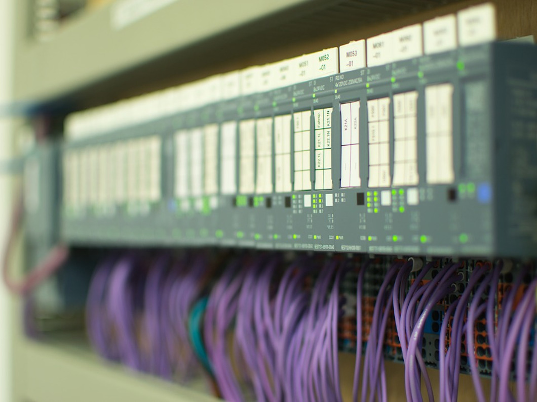 Especializada em serviços de elétrica e automação.